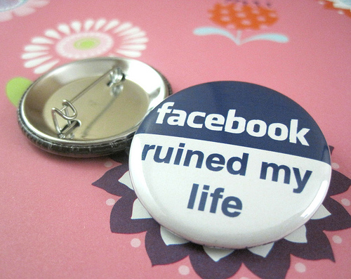 Facebook: cinque modi in cui ha cambiato le relazioni in peggio